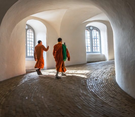 Jakie są przykłady synkretyzmu religijnego?