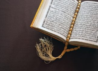 Narodziny Kosmosu: Odyseja Stworzenia według Greckiej Mitologii