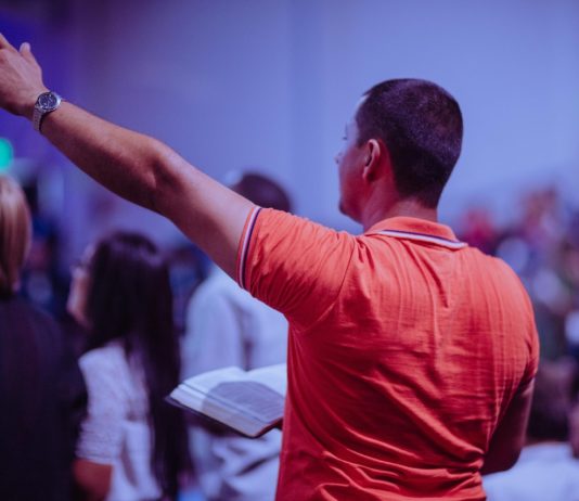 Jak religie radzą sobie z wątpliwościami i kryzysami wiary?