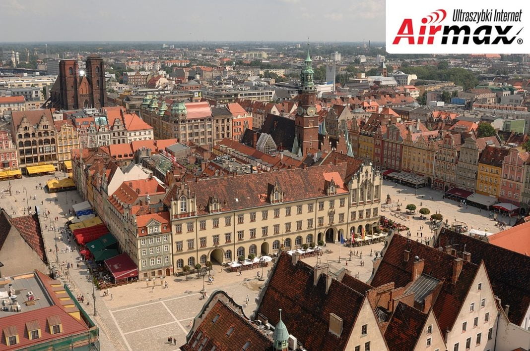 1280px-Wrocław-RYNEK_-_panorama_z_kościoła_p.w._św._Elżbiety_-_panoramio